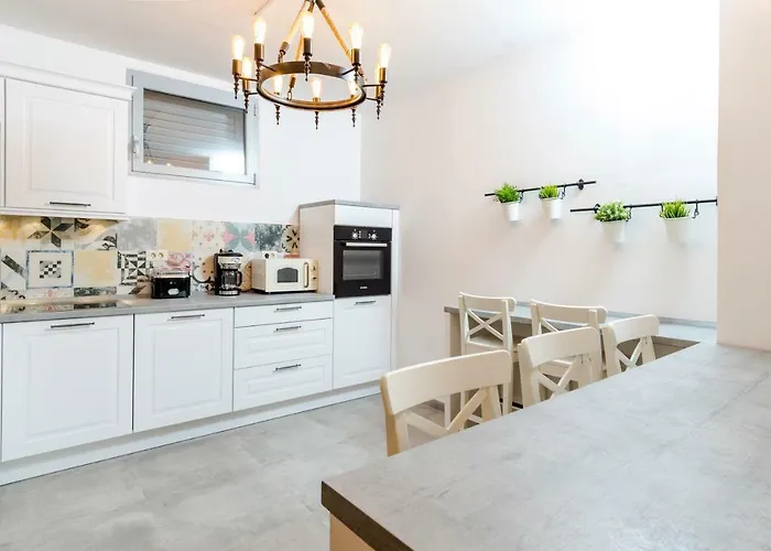 Πανσιόν Tajla